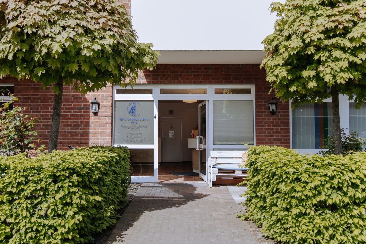Eingang der Physiotherapie Praxis im Riemekeviertel in Paderborn